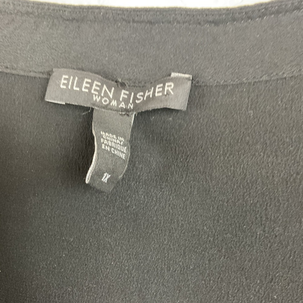 Eileen Fisher Black Sleeveless Silk V-Neck Button Front Top - Picture 5 of 6